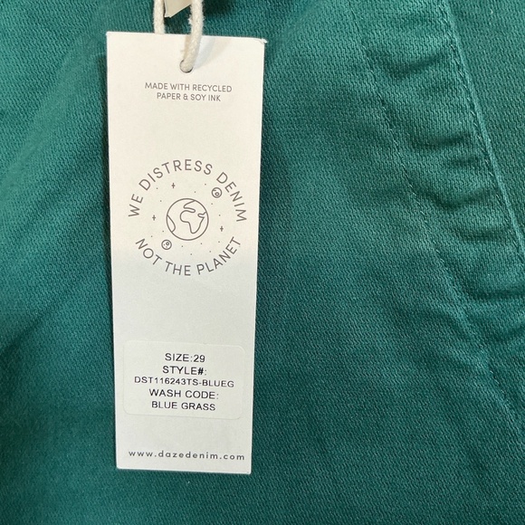 Daze Denim The Flirt Mid Rise Flare Jeans Women’s Size 29 Blue Grass NWT - Picture 11 of 12